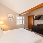 Fairytale Garden House - Next To Victoria Station & Pet Friendly