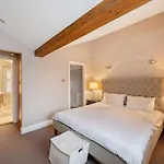 Fairytale Garden House - Next To Victoria Station & Pet Friendly