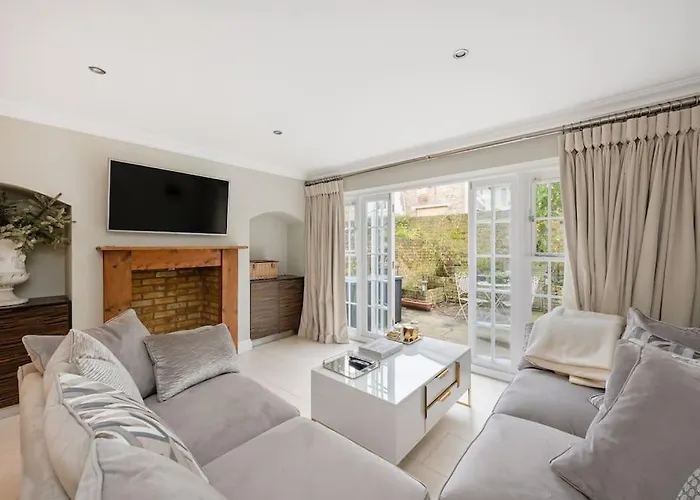 Fairytale Garden House - Next To Victoria Station & Pet Friendly