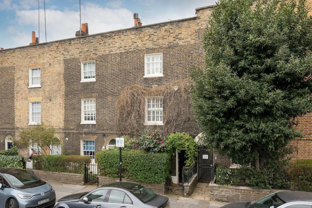 Fairytale Garden House - Next To Victoria Station & Pet Friendly