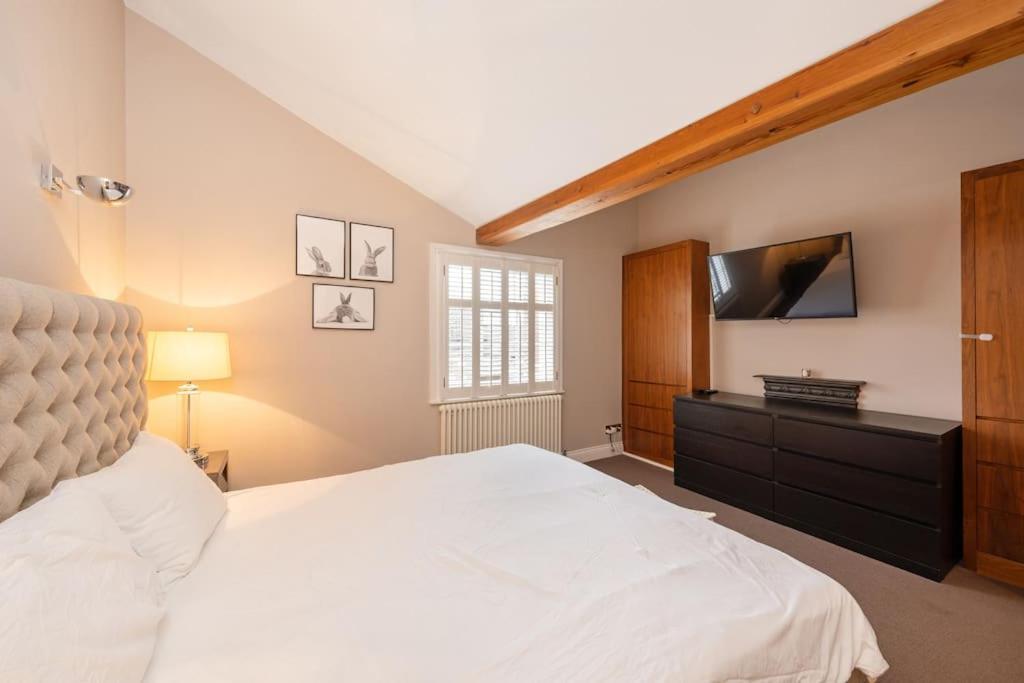 Fairytale Garden House - Next To Victoria Station & Pet Friendly