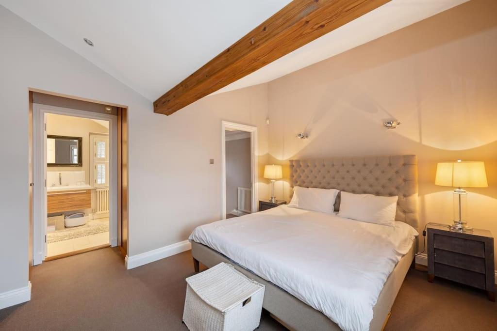 Fairytale Garden House - Next To Victoria Station & Pet Friendly Casa vacanze Londra