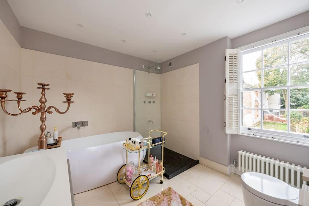 Fairytale Garden House - Next To Victoria Station & Pet Friendly Casa vacanze *