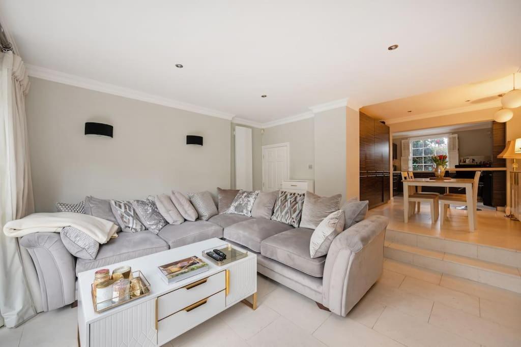 Fairytale Garden House - Next To Victoria Station & Pet Friendly * Londra
