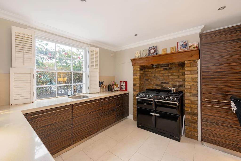 Casa vacanze Fairytale Garden House - Next To Victoria Station & Pet Friendly *