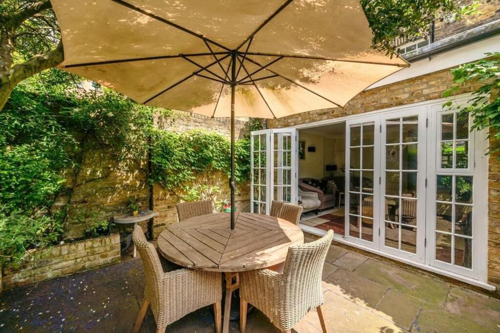 Fairytale Garden House - Next To Victoria Station & Pet Friendly Londra